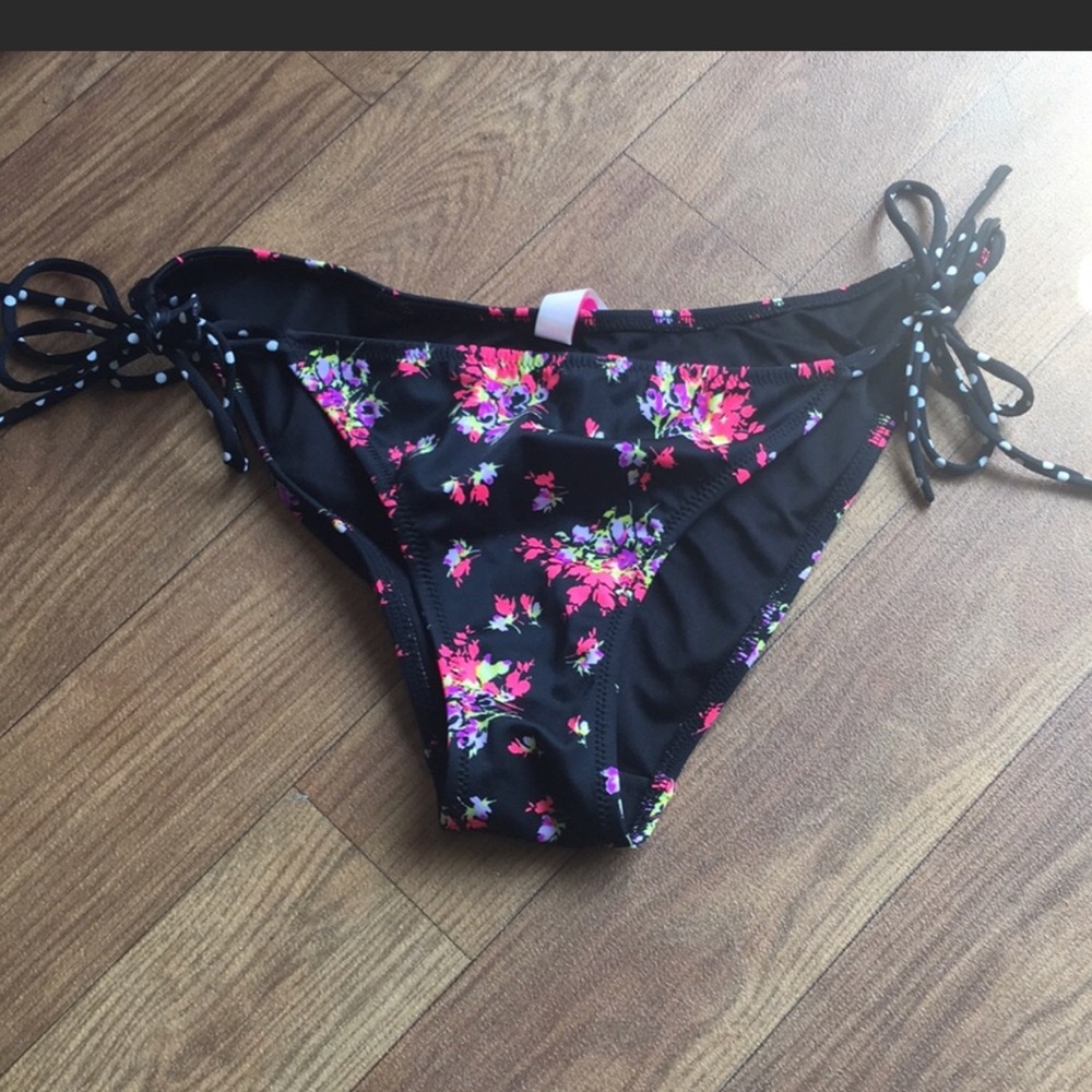 Victoria’s Secret bikini bottoms